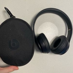 ✰ Beats Solo3 Wireless On-Ear Headphones ✰ (BLACK)